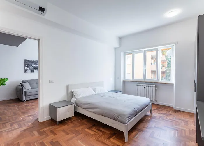 Skylife Modern 4-bedroom Trastevere Apartment