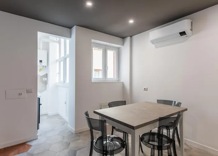 Skylife Modern 4-bedroom Trastevere Apartment