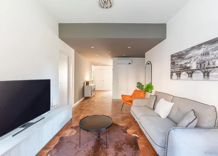 Skylife Modern 4-bedroom Trastevere Apartment